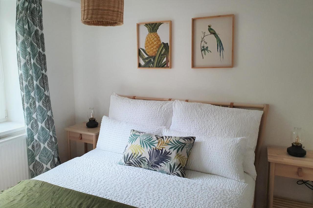 Pb Ferienwohnungen - Fewo 1 - Stilvoll Eingerichtetes Apartment Im Herzen Senftenbergs Eksteriør billede